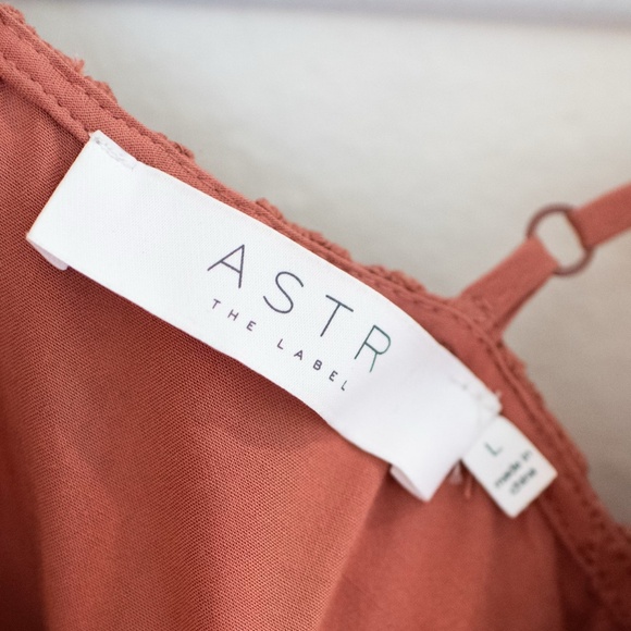 ASTR the Label Women's Sleeveless Lace Fit & Flare Midi Dress - Picture 4 of 6